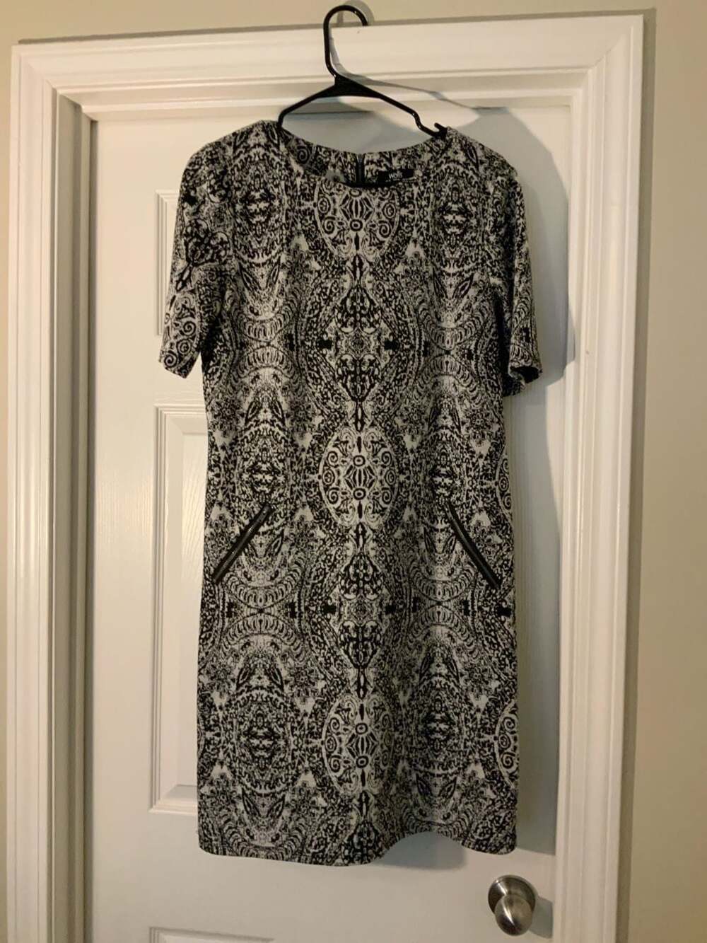 Wallis Black and White Paisley Jacquard Sheath Dress with Zipper Pockets